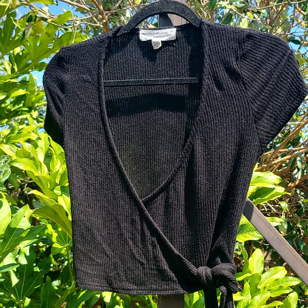Urban Outfitters Black Side Tie Cap Sleeve Wrap T-shirt Size Small